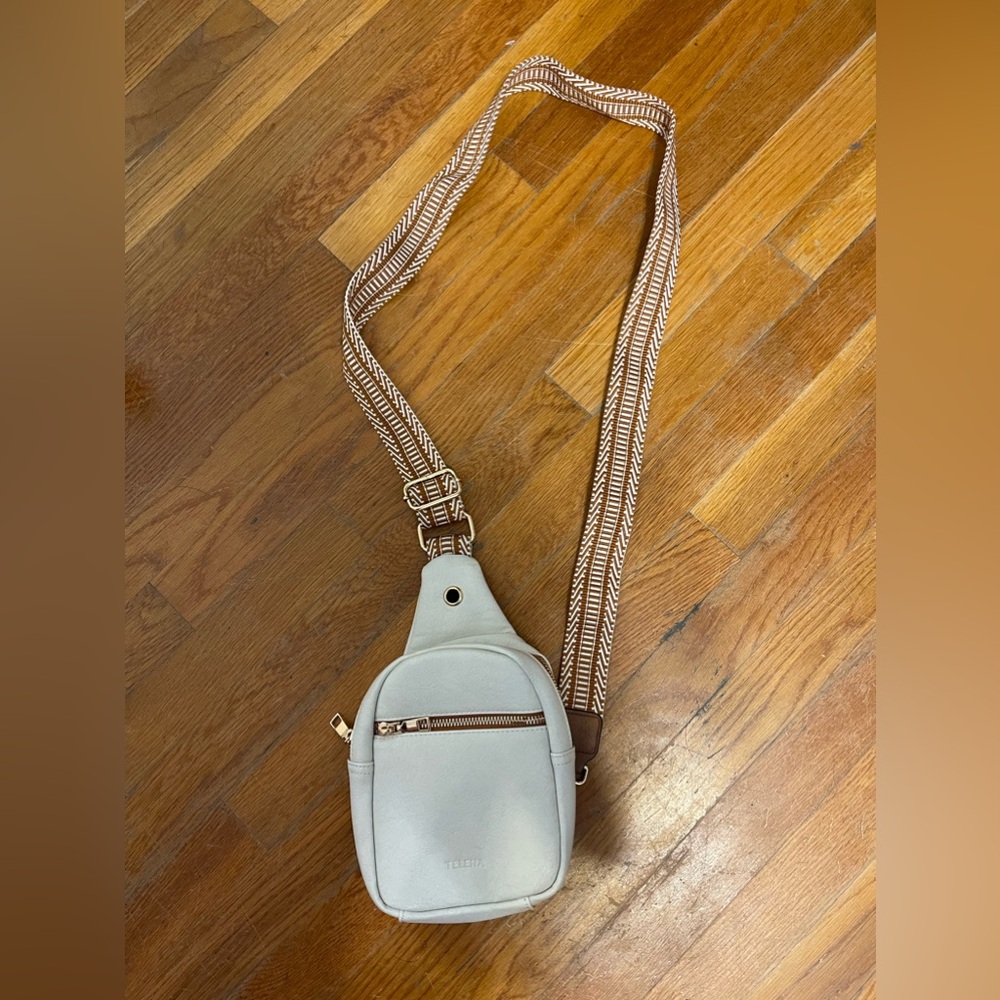 Crossbody cream and tan bag, barely used great condition